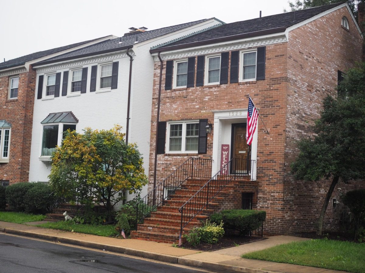 Questions about campaign photos, primary residency dog Virginia congressional candidate Questions about campaign photos, primary residency dog Virginia congressional candidate